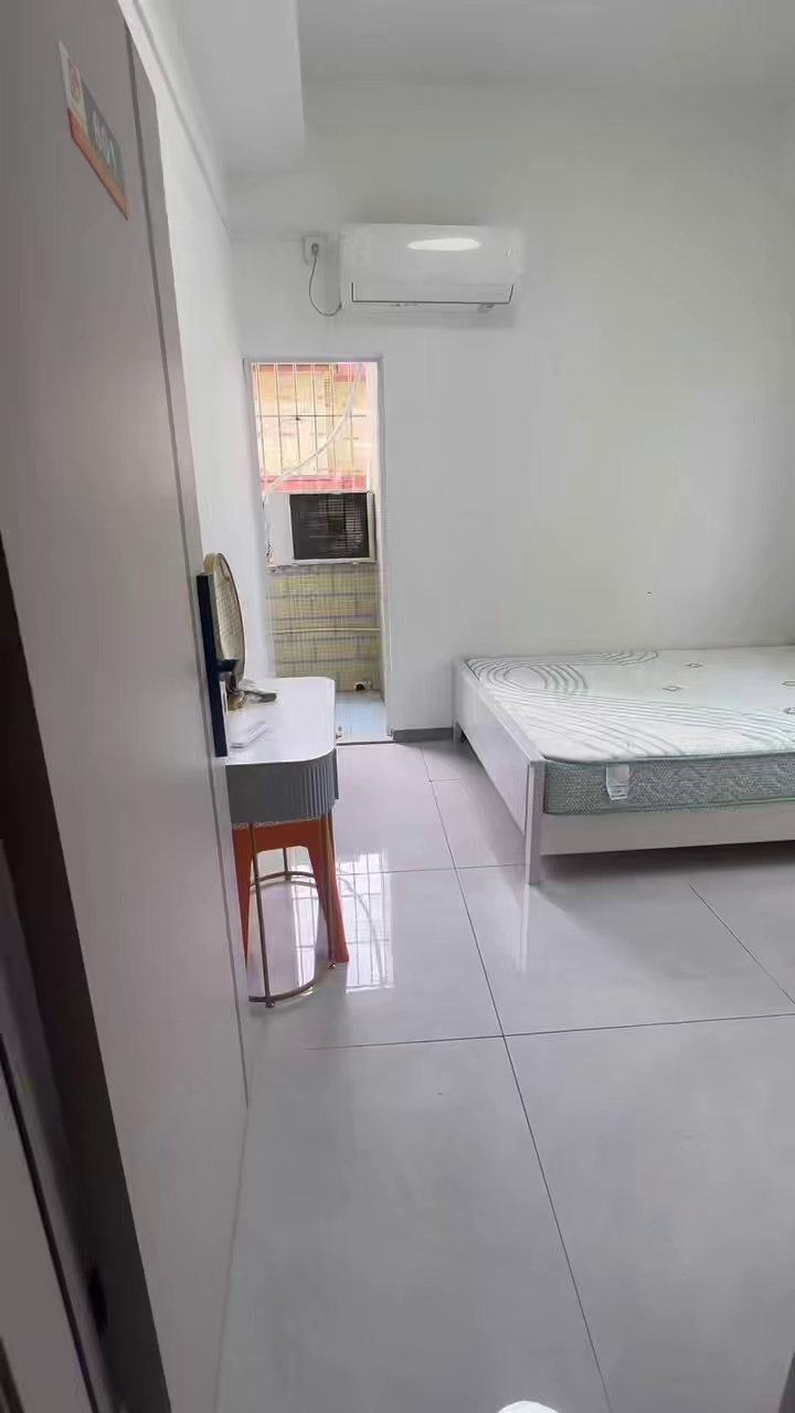 泥围新村电梯单间带阳台，950