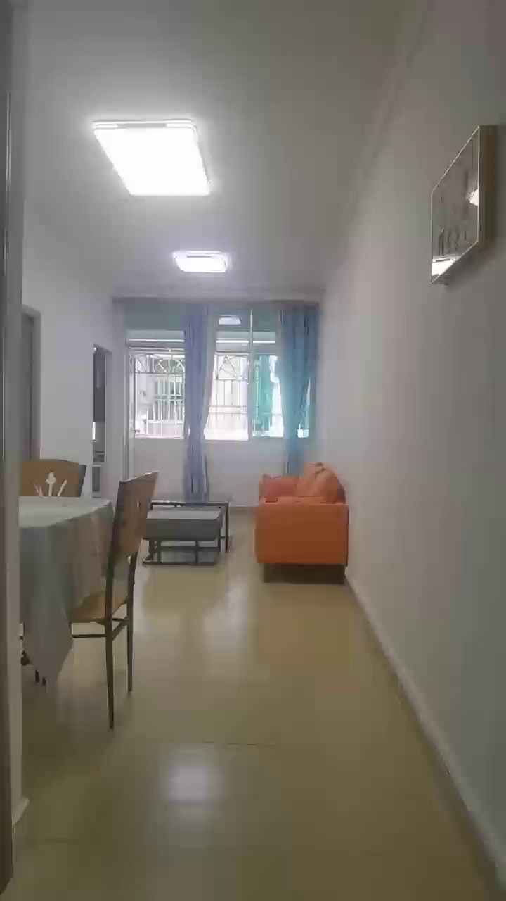 华龙新村精装三房二厅 （家私电器全齐） 租金：2600