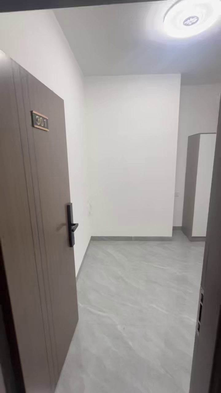 后亭精装单间1200带阳台