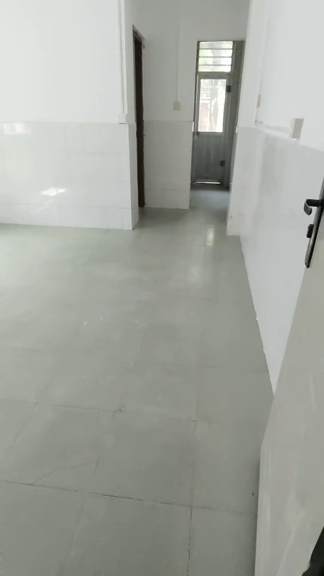 和兴街二房一厅2000带院子光线好