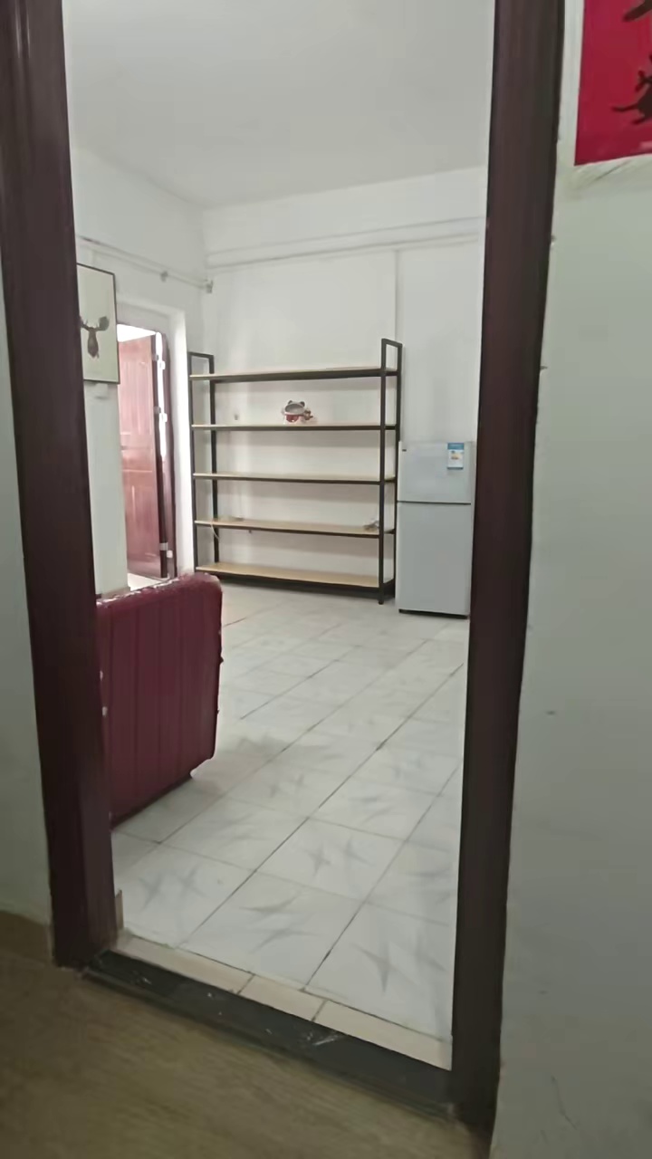 机场东大一房一厅1300