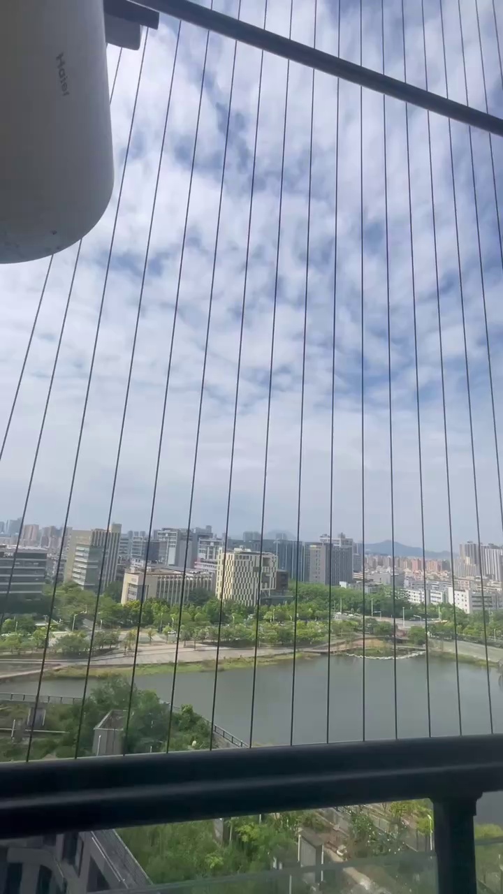 钟表基地碧桂园小区、 两房复式两房2500 有充足停车位，周边环境好