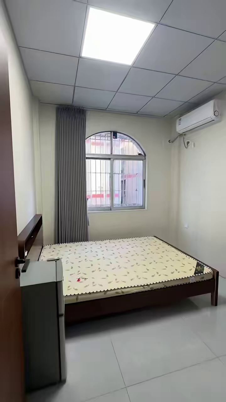 上水花园4楼大单间，拎包入住，月租1200，干净整洁