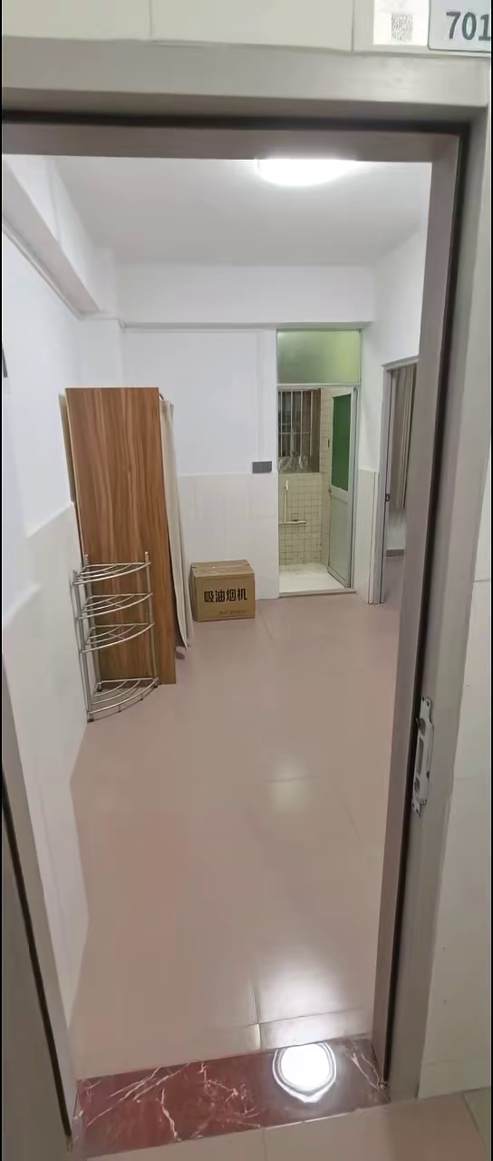 共和 下油松 汇食街 两房一厅 1900 家具齐全