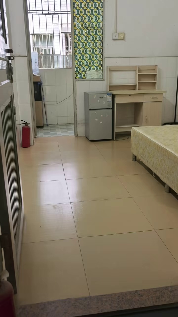 凯滨新村步梯六楼单间600