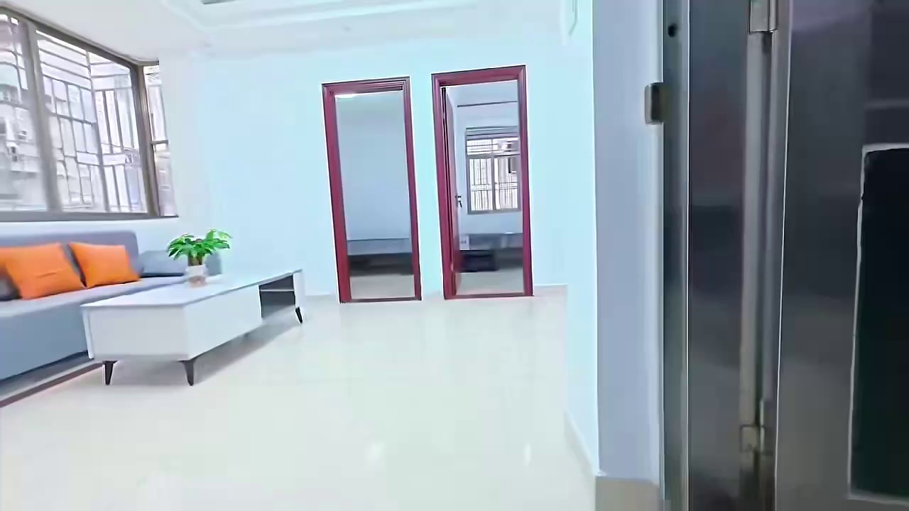 直接业主！！！转租！！ 长龙七区，2楼，三房两厅，拎包入住，2850包卫生管理费 看房提前预约，看上随时搬走麤2