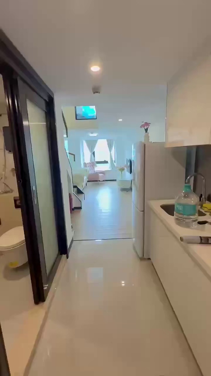 红山地铁站 龙光玖钻复试两房一厅4300 精装修配齐家具 密码看房