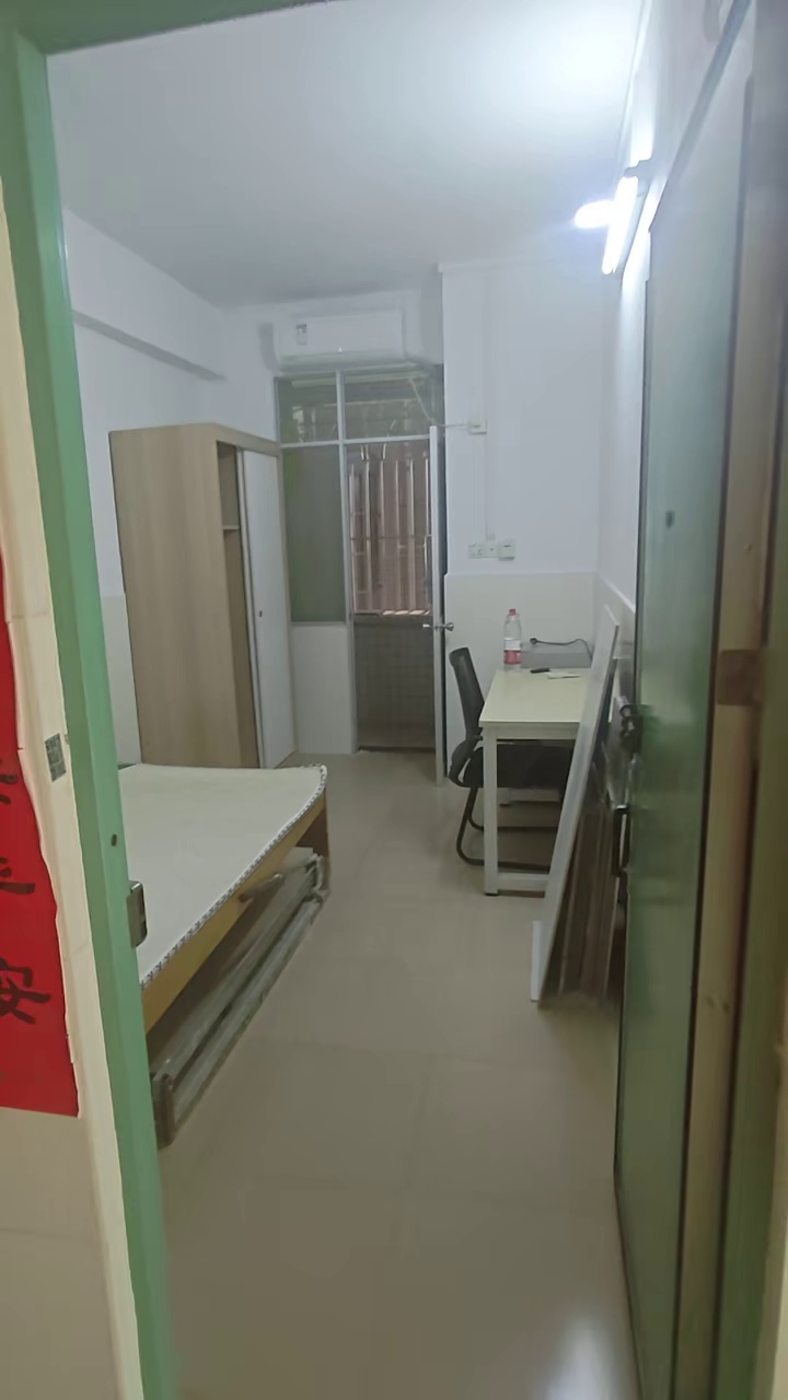 雅宝地铁站电梯单间1560