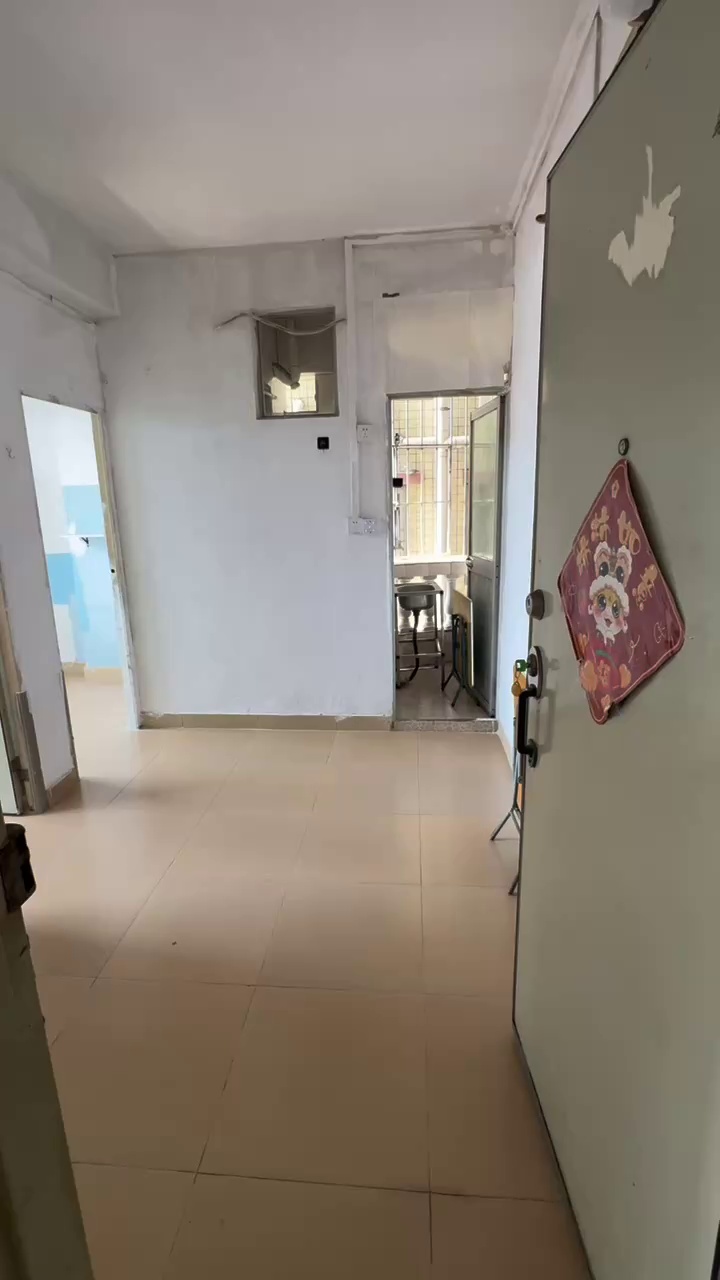 大水坑二村，两房一厅850含管理费，押一付一