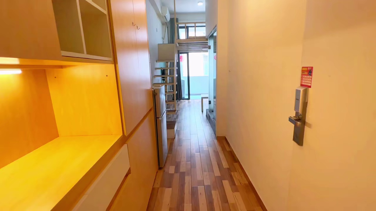 洪浪北上川双地铁站 600 米。上合花园小区环境，不进村 24 小时管家服务。精装大阳台复式 2680