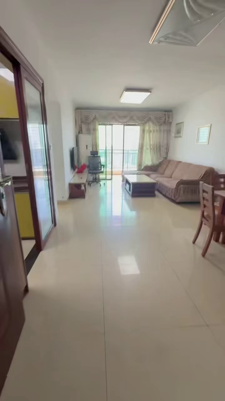 清湖地铁口清湖名苑三房4300/月，有钥匙