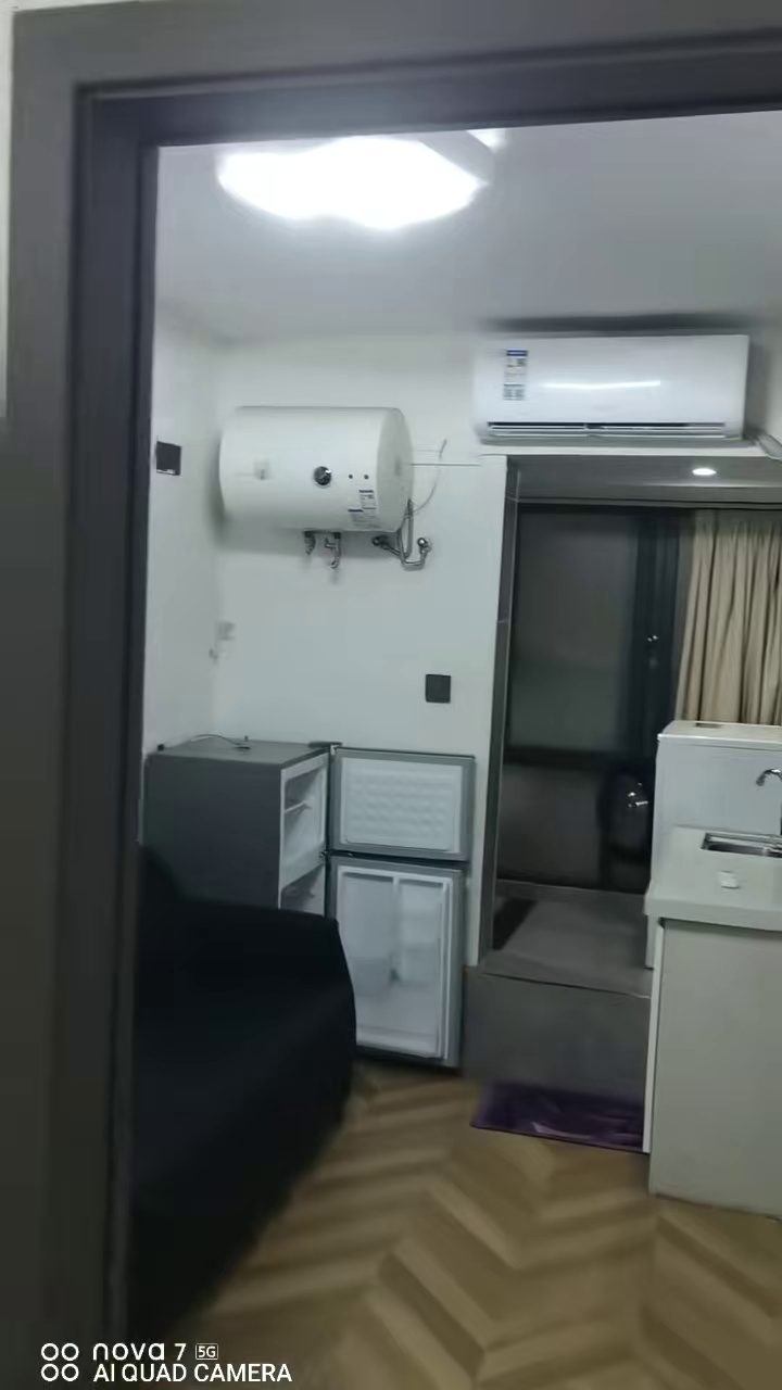 白石龙地铁站，横岭三区，精装修一房一厅，仅租1800/月