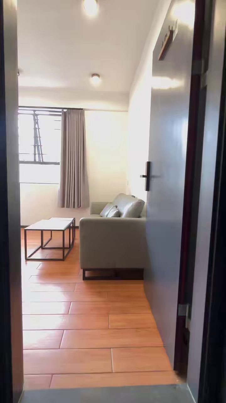 钟屋，精装一房一厅带阳台租金2600