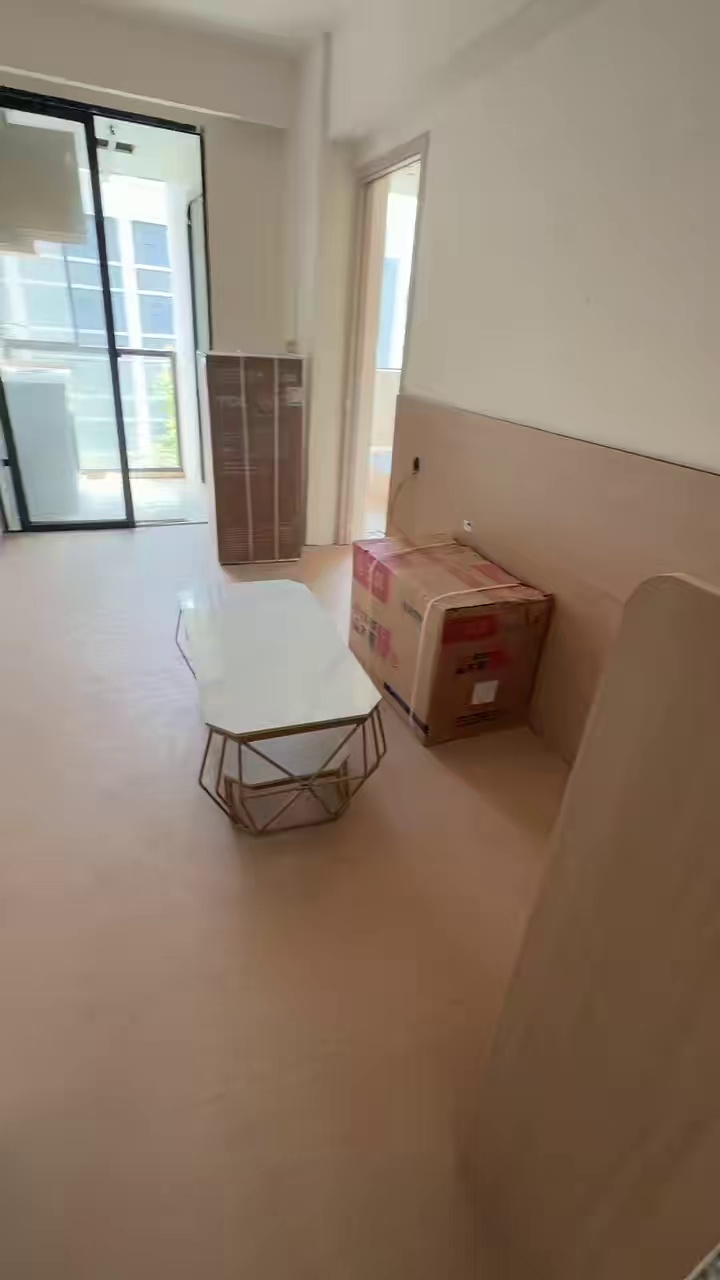 高坳路边独栋精装一房一厅带落地窗 租金2280