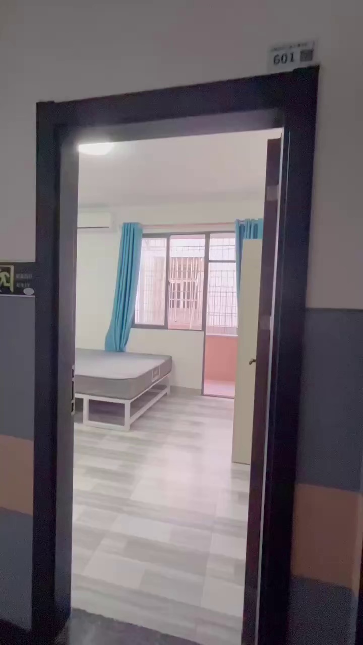龙华地铁 山咀头大阳台单间1450