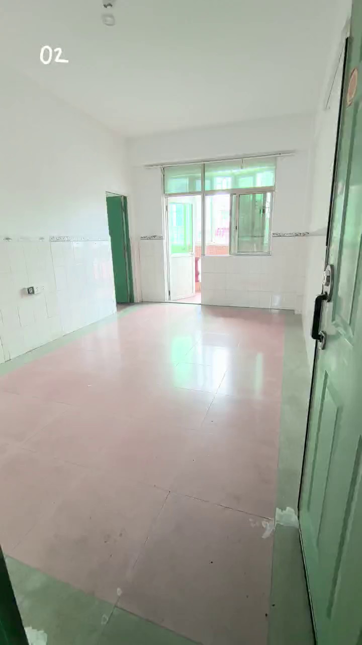1号线宝体地铁口 裕丰花园民房两房一厅2800押一付一 民水民电