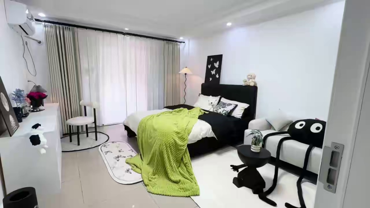 1号线深大老腾讯隔壁 近科兴｜汉京｜李宁大厦等 全女合租主卧阳台卧室朝南 月租金2900