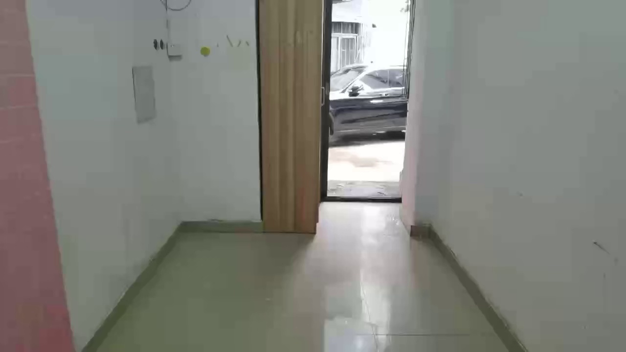 【华南 飞扬 赛格 爱华 独门独户 独卫单间】 租金:1580 家具:空调，热水器，床，衣柜 地址:下步庙北区1楼04B 适住:华南北，南园路，1.7号线