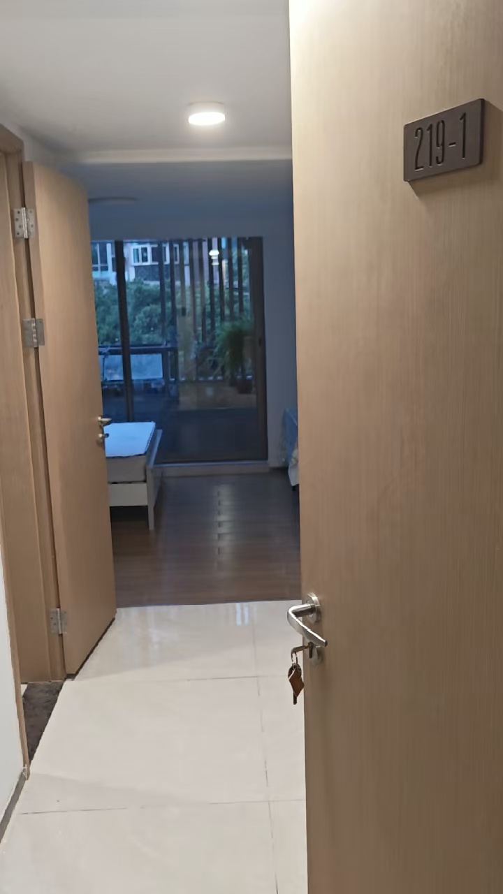 南山书城 小区精装阳台大单间4800