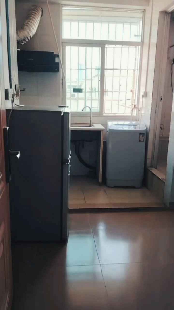 南岸琥珀市场电梯房，大单间