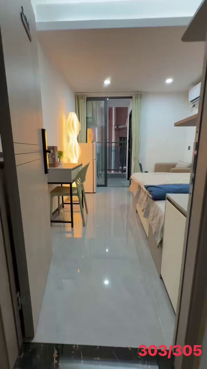 怀德地铁站 精装大单间 带阳台 1280