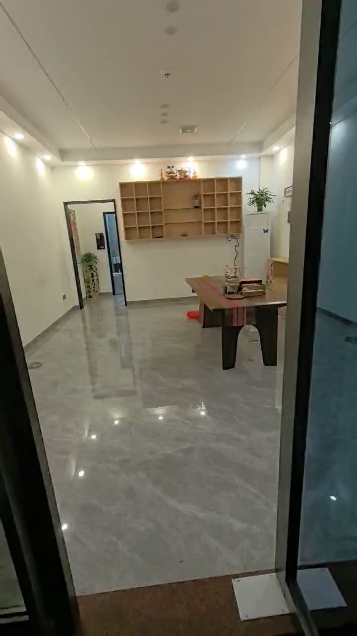 新桥 景城花园 二楼茶室50平租金3800，有兴趣可以过来看看！