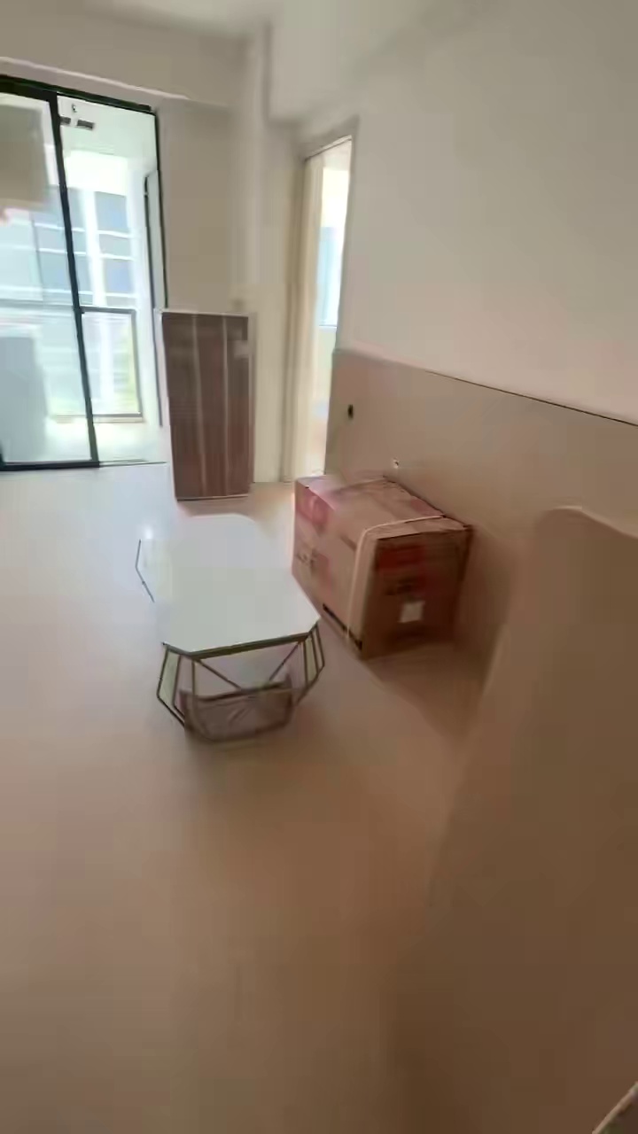 高坳路边独栋精装一房一厅 带落地窗 租金2280