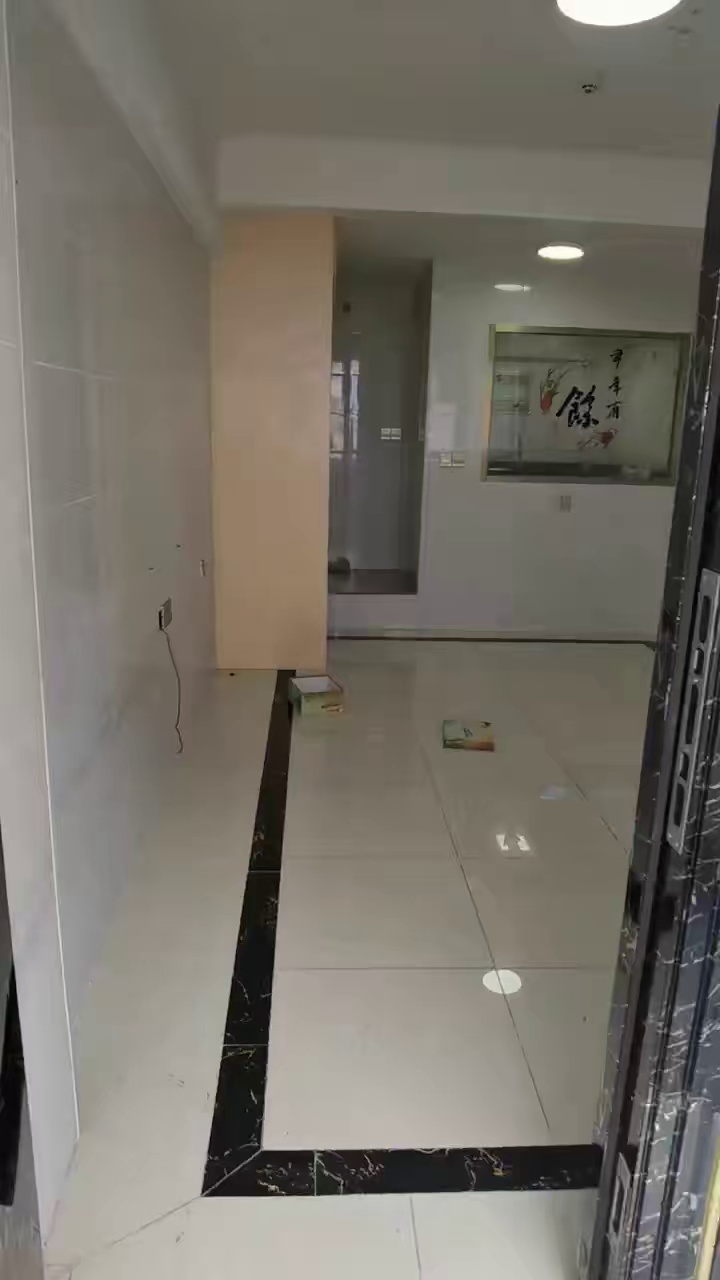 下十围菜市场，三房一厅2000每月