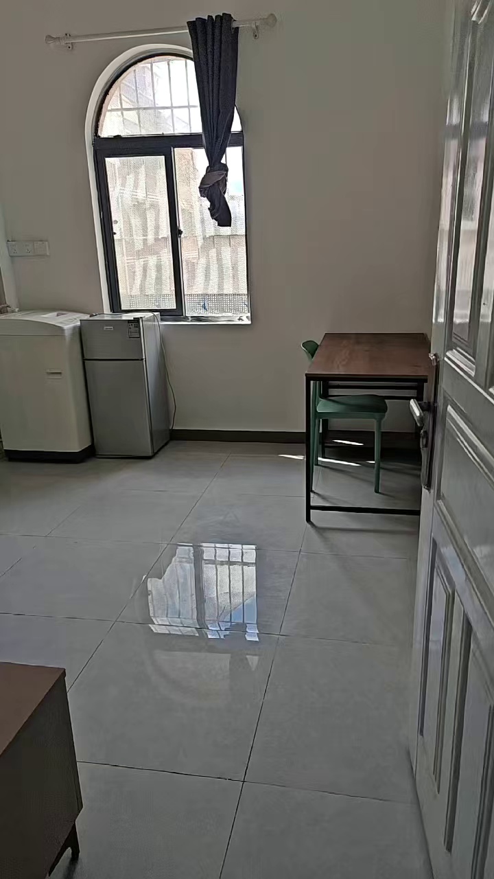 六约地铁站，牛始埔一房一厅1650