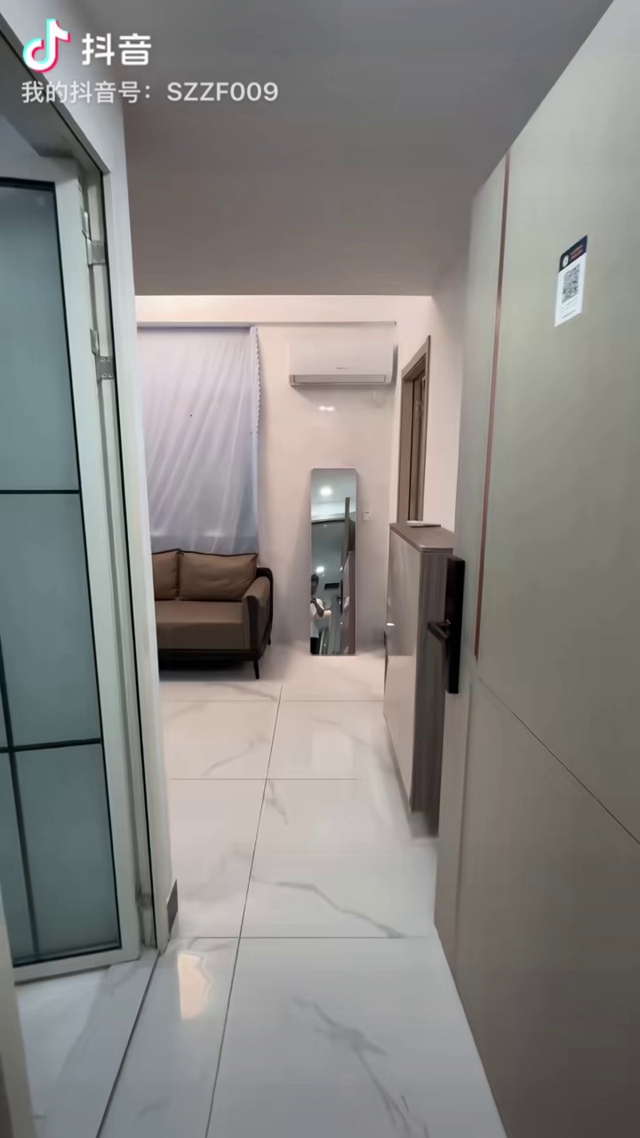 机场东地铁站 下十围东街 精装一房一厅 拎包入住 2100