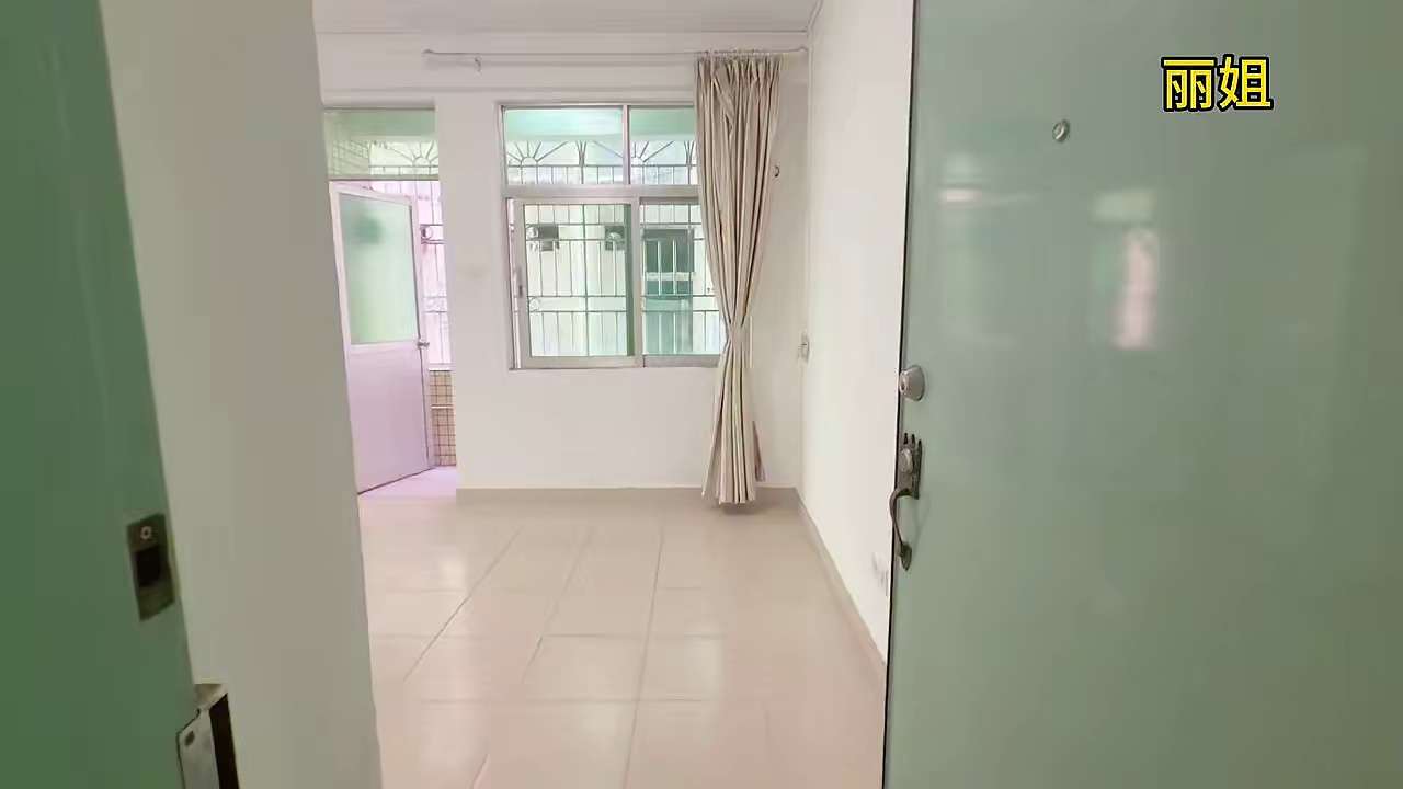 西丽 新围村，步梯4楼一房一厅，家电齐全，独立阳台，采光好，租2700 接受中介费滴