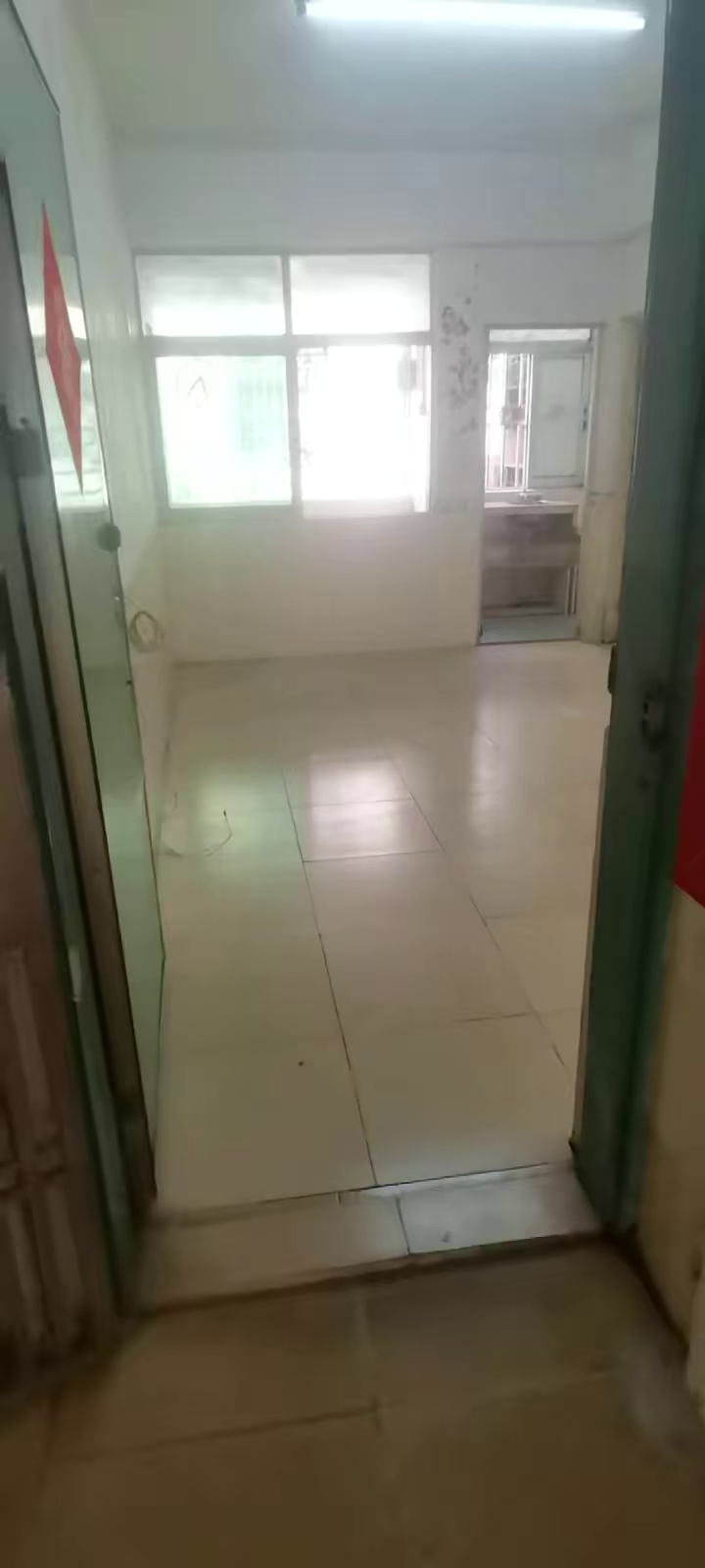 转租，下水径新村，6楼，一房一厅带阳台，空房，月底可入住，租金1600不议价（不养宠物）