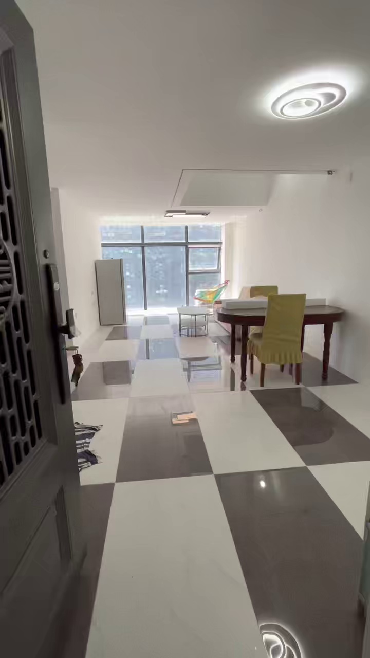 14 号线宝龙地铁口 小区复式两房 2100