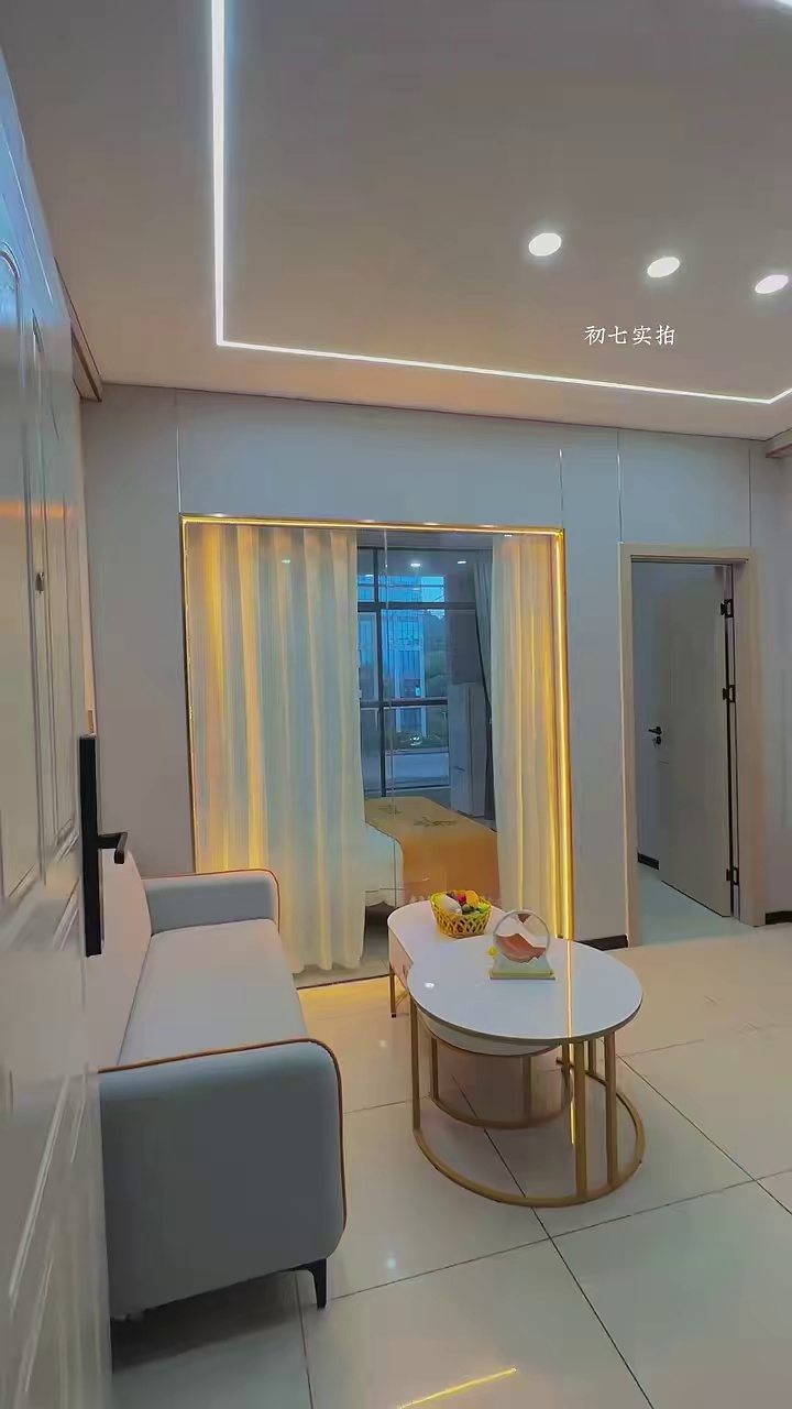 Line ·3· 新生地铁站 阳光一居室·路边独栋 看房·1450/月