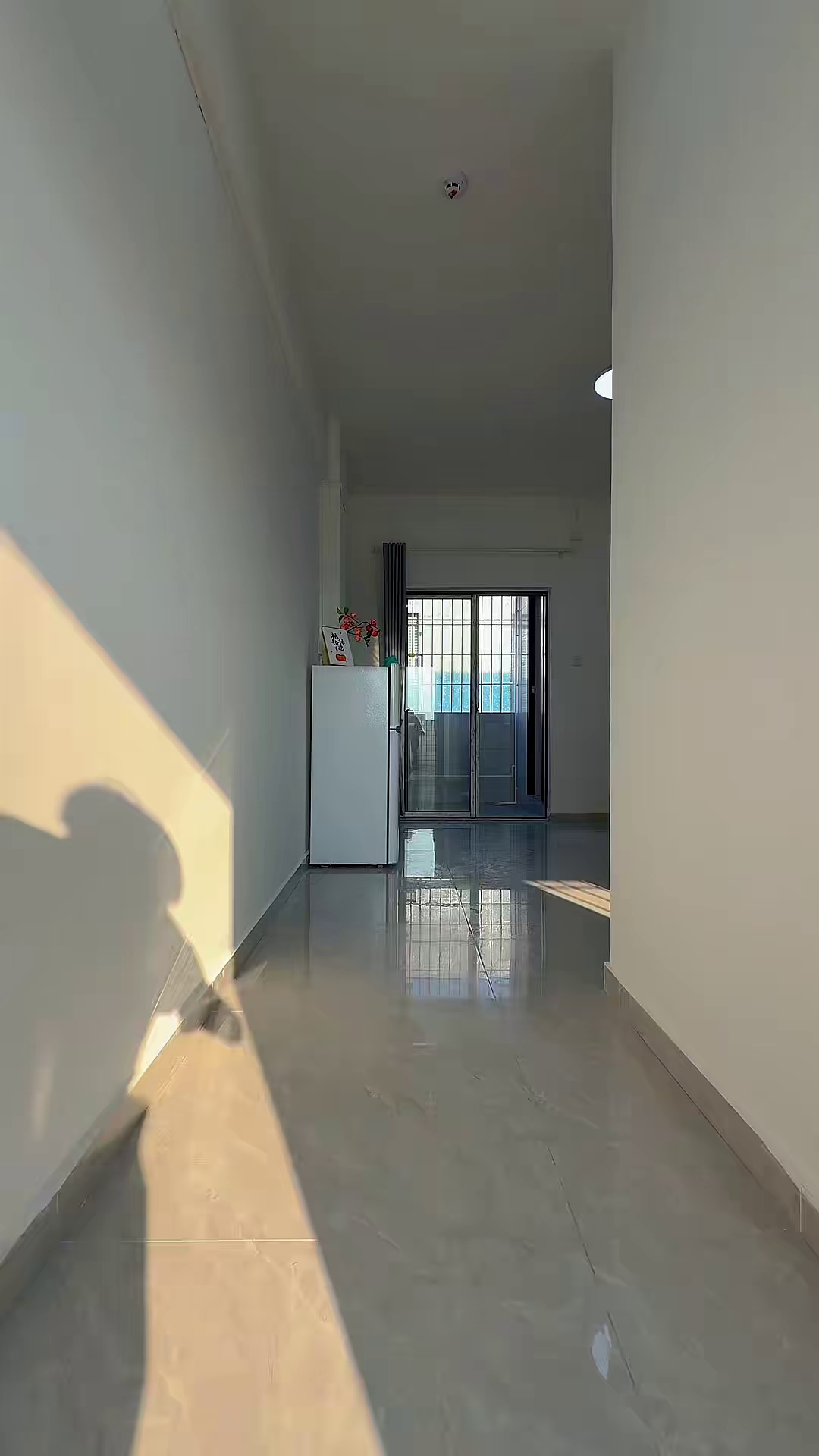 上屋地铁站两房一厅 租金：2380