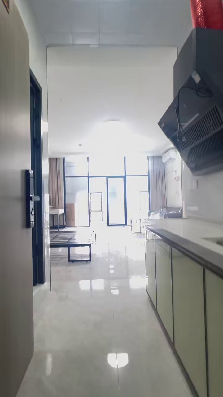 南约地铁站超大单间带阳台想要的私聊1700
