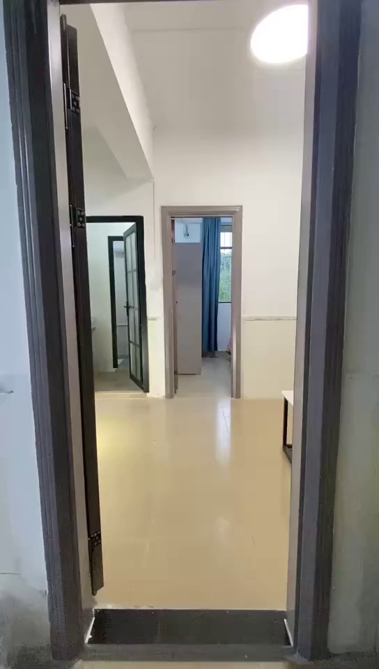 南约阳台一房1500刚空出，看房