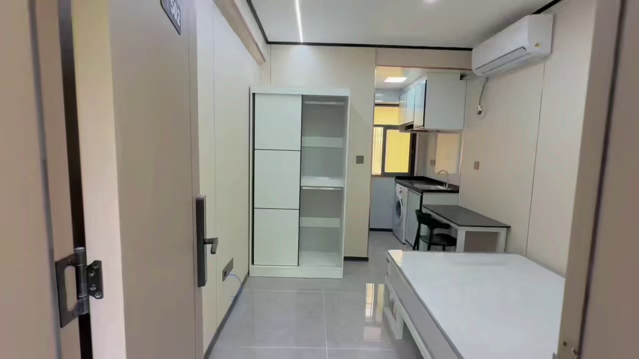 大学城地铁口50米 精装大单间