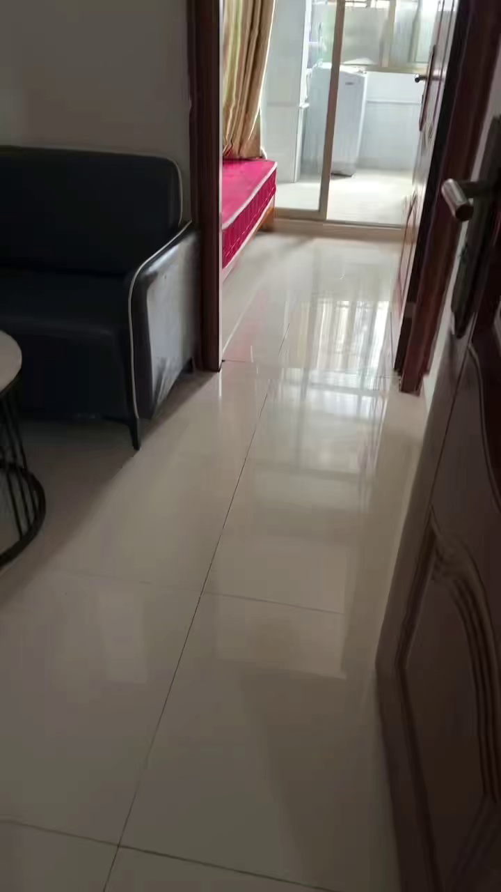 布吉地铁站口格塘路电梯房一房一厅1680