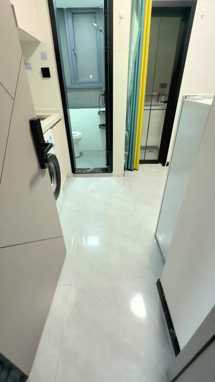 水围村七街阳台单间出租，租金2000+