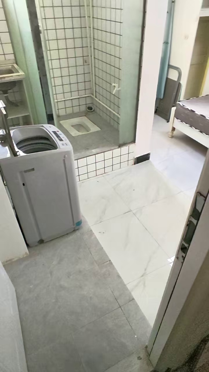 水湾地铁口 单间独卫 特价1600 4楼