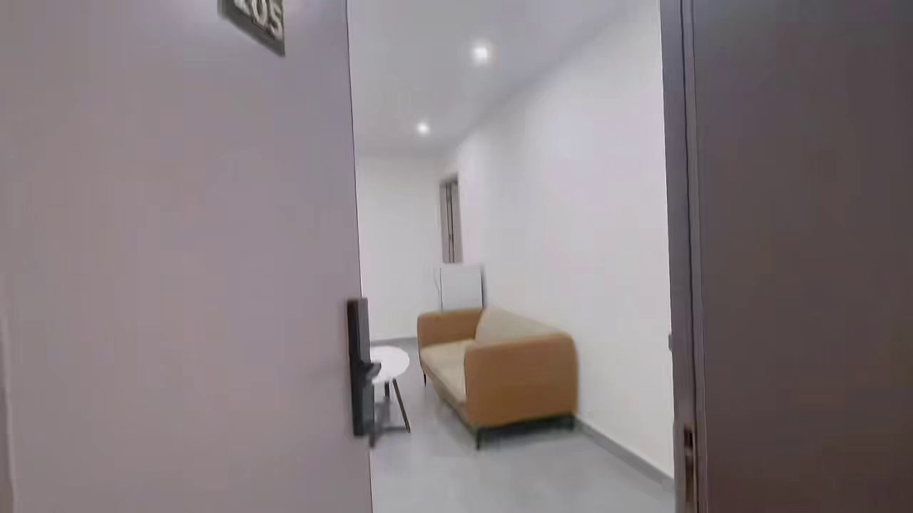 珠光地铁站 两房一厅 3680/月 精装一楼