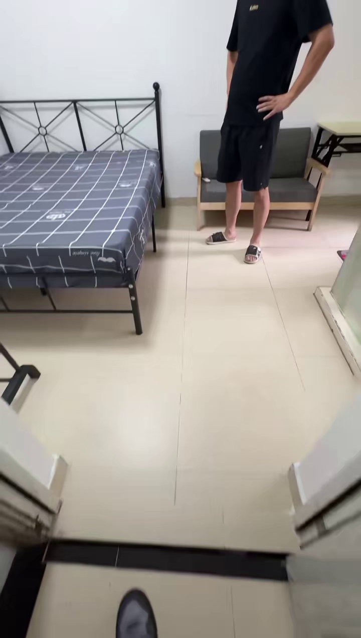 【科学馆 南园 巴登村 爱华 厨厕单间】 租金: 1780 家具：空调，热水器，床，洗衣机 地址：巴登村6楼B05 适住：科学馆，南园路，1.6.9号线