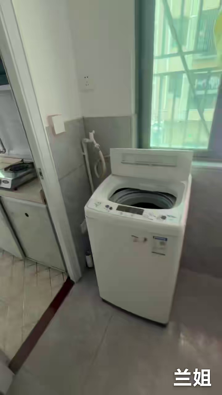高坳新村 小产权大两房一厅 租金：2500 押二付一
