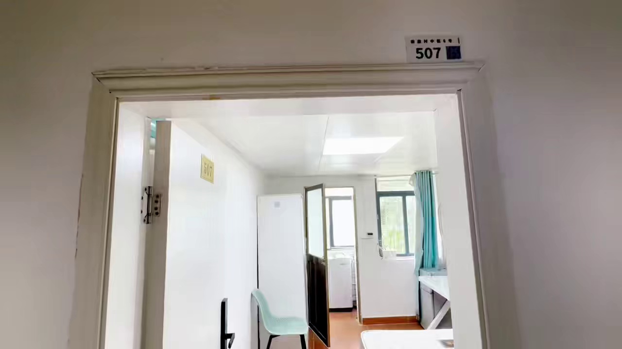 7号线珠光地铁口 阳台单间2080