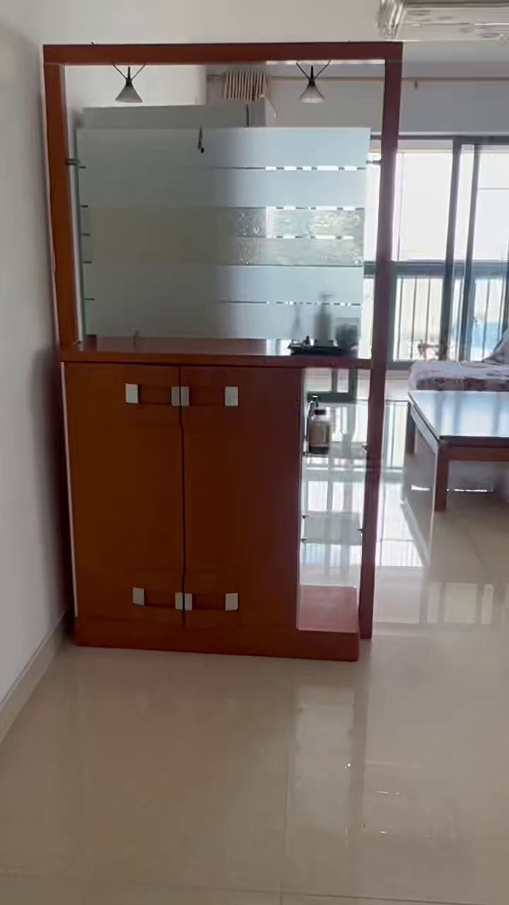 上李朗统建楼两房一厅出租。家私齐全，有联系，不能养猫和狗