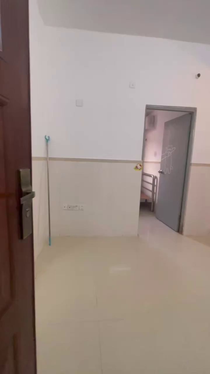 中山公园地铁站，一房一厅2500