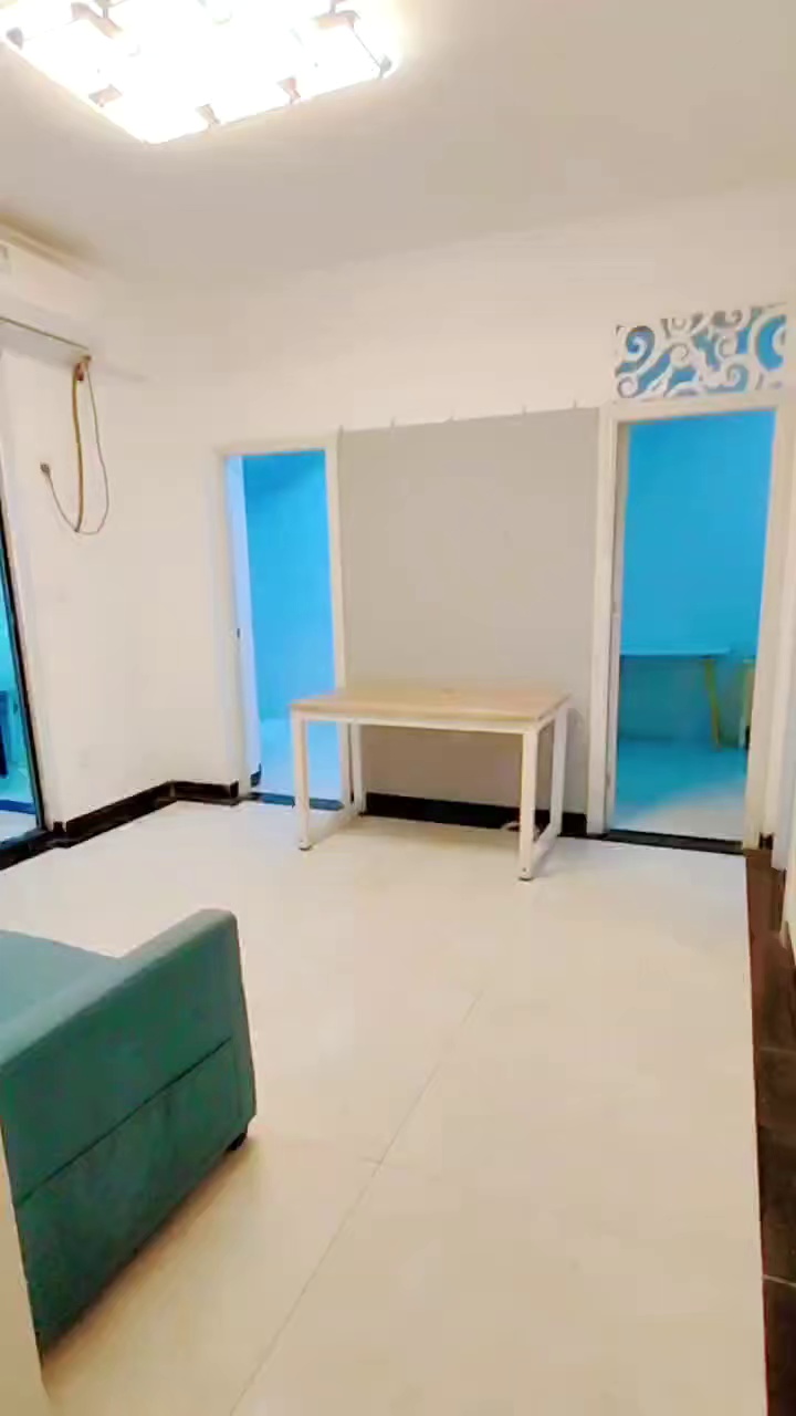 五和地铁口D出口，大发埔，三房一厅出租，租金3600，电梯二楼，采光一般