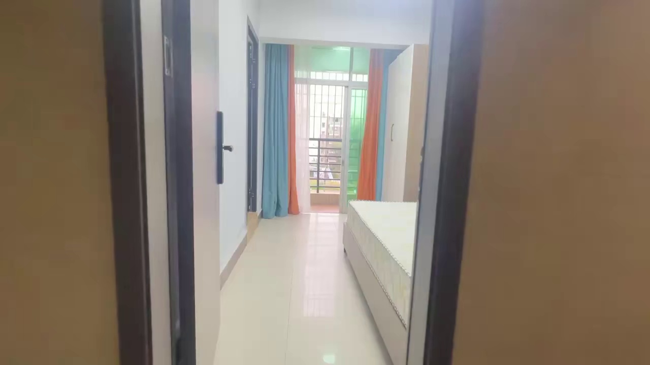 南坑，阳台单间拎包入住出租，租金2280，电梯四楼， 近双子塔，星河Word、cocopark。看房