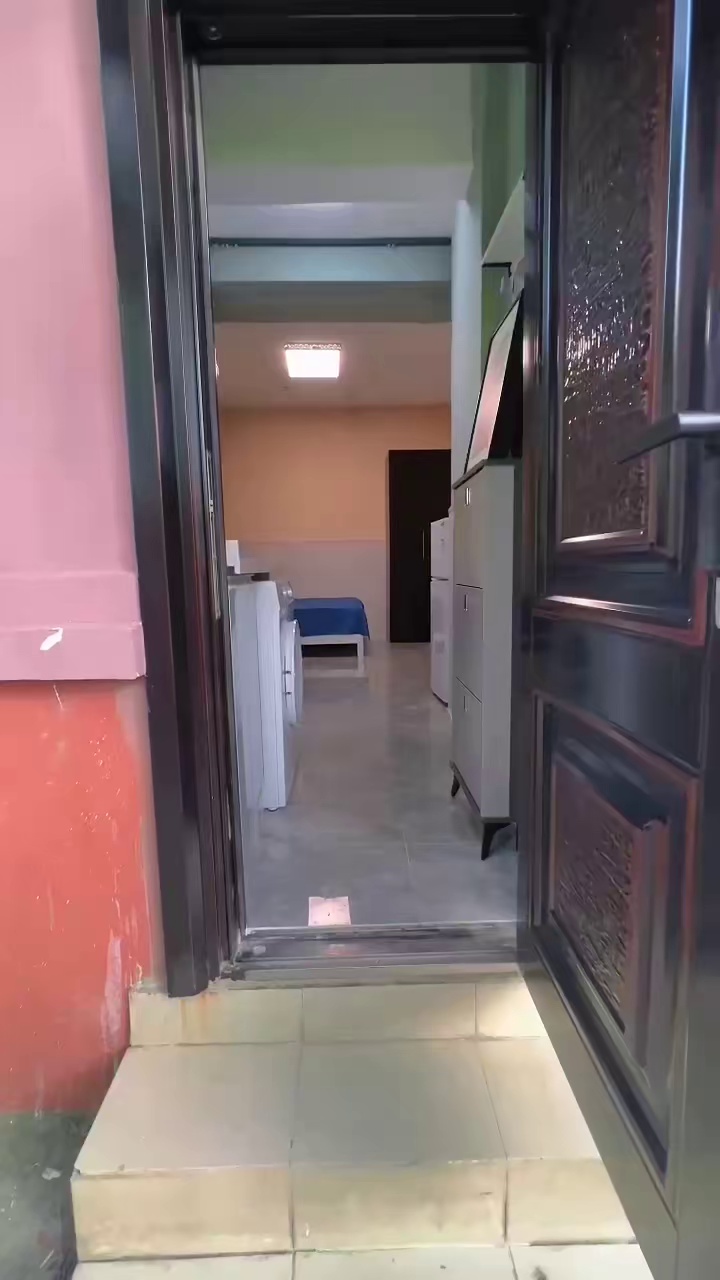 园岭地铁口 建设大院 1楼独门独户大单间2450 出小区门口就是园岭双地铁站